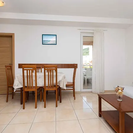 Apartment In 12394 *