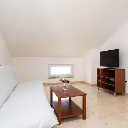 Apartment In 12394 *