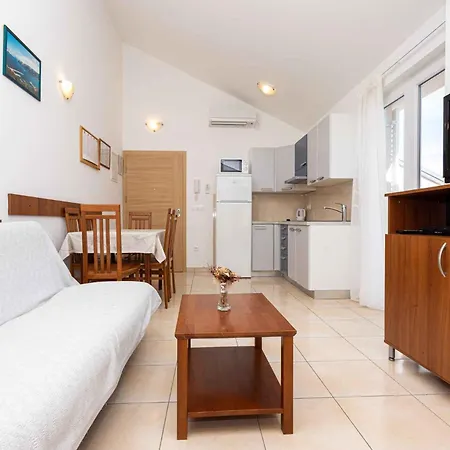 Apartment In 12394 *