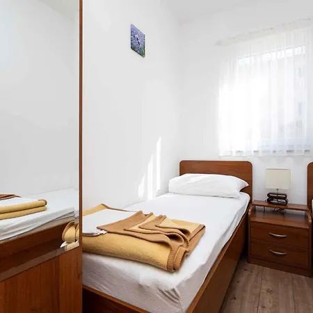 Apartment In 12394